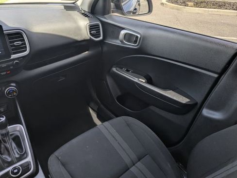 Used 2023 Hyundai Venue SEL FWD image 19