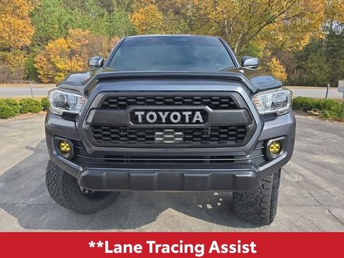 Used 2021 Toyota Tacoma TRD Off-Road image 12