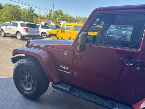 Used 2009 Jeep Wrangler Sahara AWD/4WD image 4