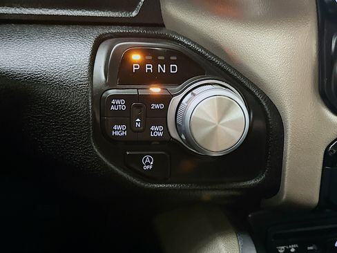 Used 2019 RAM 1500 Laramie AWD/4WD image 16