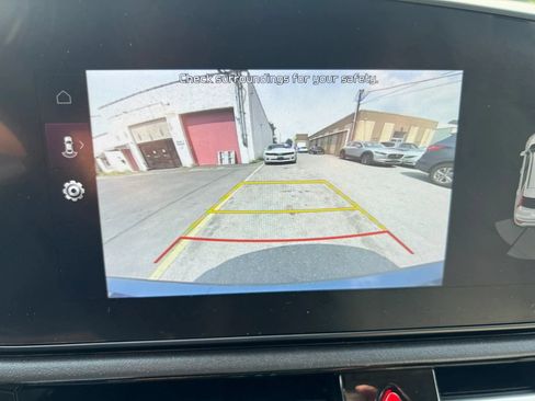 Used 2025 Kia Niro EX FWD image 23