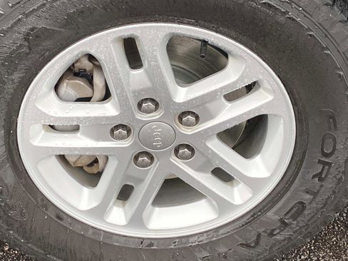 Certified 2023 Jeep Grand Cherokee Laredo image 22