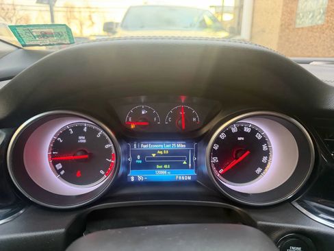 Used 2018 Buick Regal Essence image 10