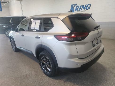 Used 2024 Nissan Rogue S AWD/4WD image 4