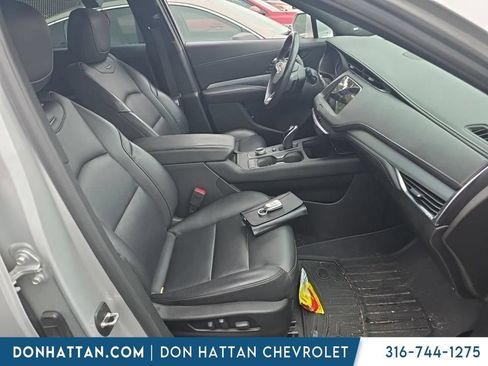 Used 2020 Cadillac XT4 Premium Luxury w/ Cold Weather Package AWD/4WD image 11