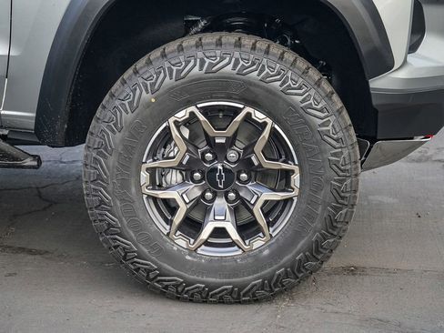 New 2026 Chevrolet Colorado ZR2 w/ Technology Package AWD/4WD image 11