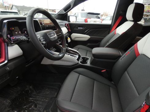 New 2026 GMC Canyon AT4X w/ LPO, Black Badging Package image 12