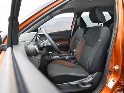 Used 2023 Nissan Kicks SR image 17