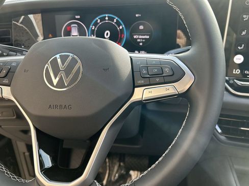 New 2026 Volkswagen Tiguan SE FWD image 21
