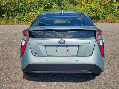Used 2017 Toyota Prius Two w/ Prius Two Safety Plus Package FWD image 6
