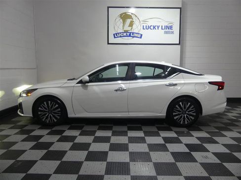 Used 2023 Nissan Altima 2.5 SV image 7