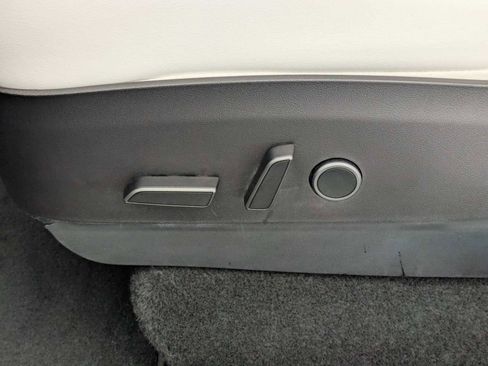 Used 2022 Tesla Model Y Performance AWD/4WD image 17