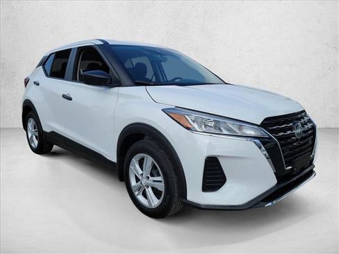 Used 2025 Nissan Kicks Play S image 3