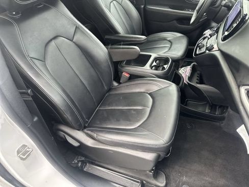 Used 2025 Chrysler Pacifica Select FWD image 26