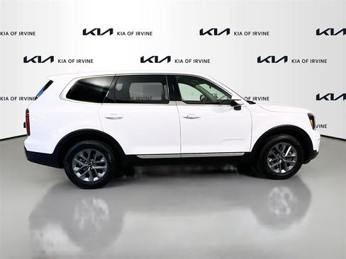 Certified 2025 Kia Telluride LX image 9