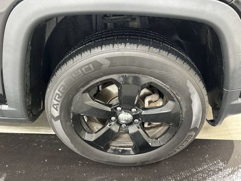 Used 2018 Jeep Compass Latitude w/ Popular Equipment Group AWD/4WD image 8