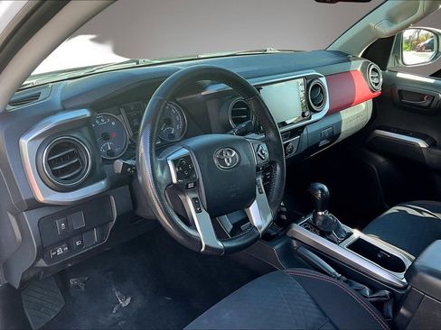 Used 2021 Toyota Tacoma SR5 AWD/4WD image 18