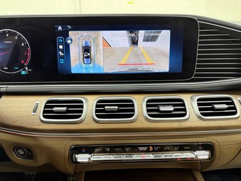 Used 2025 Mercedes-Benz GLS 580 4MATIC image 31
