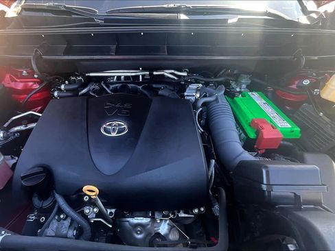 Used 2020 Toyota Highlander XLE image 30