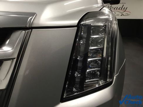 Used 2017 Cadillac Escalade Luxury image 16