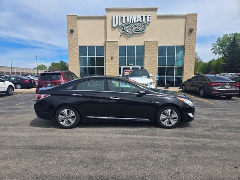 Used 2015 Hyundai Sonata Limited w/ Option Group 02 FWD image 1