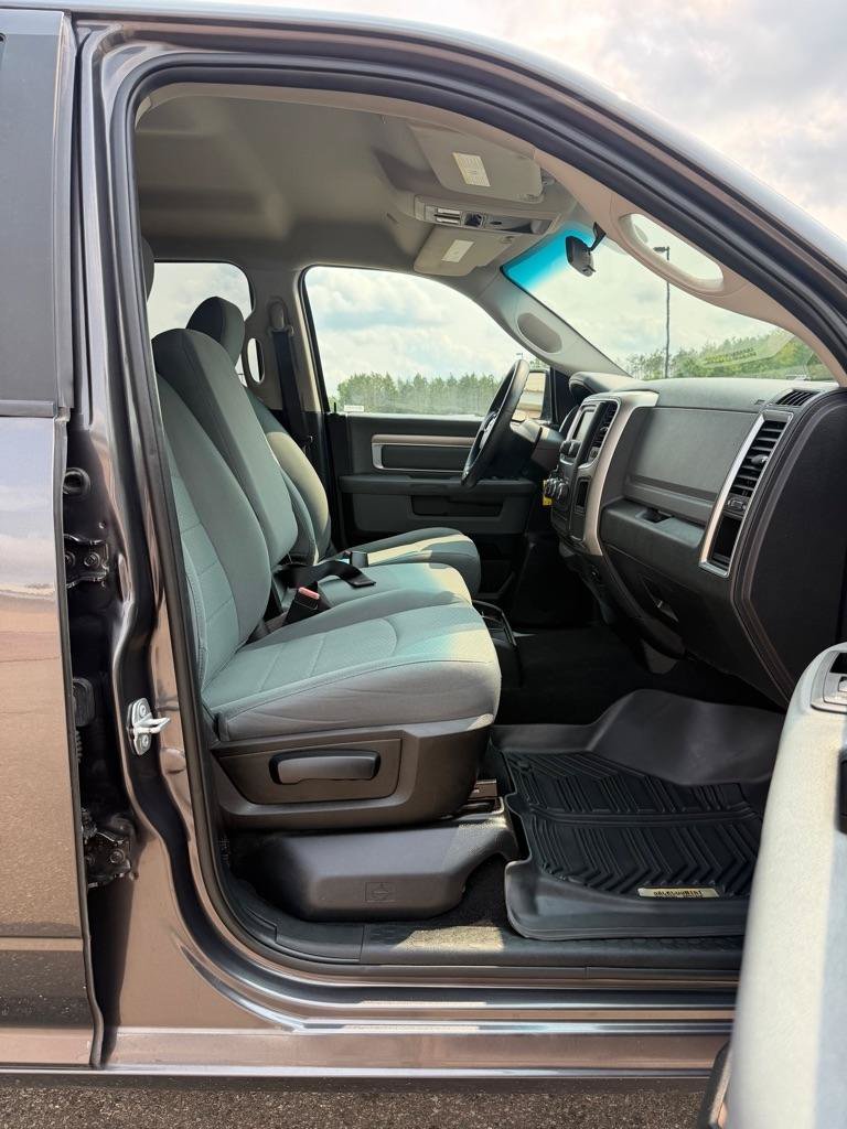 Used 2018 RAM 1500 Classic SLT AWD/4WD image 17