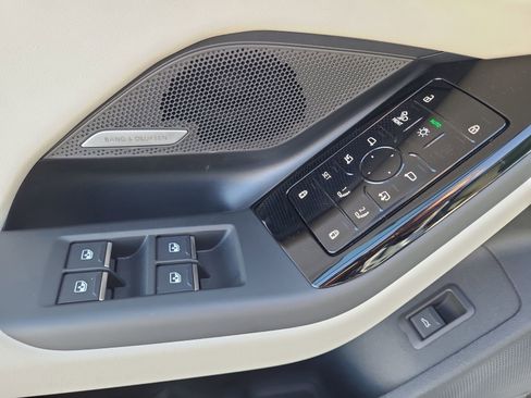 New 2025 Audi A6 e-tron Premium Plus image 18