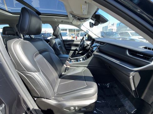 Used 2023 Jeep Grand Cherokee L Limited w/ Luxury Tech Group II AWD/4WD image 28