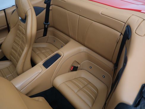 Used 2019 Ferrari Portofino RWD image 16