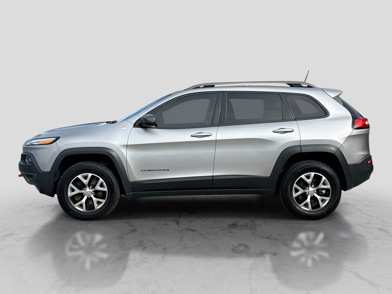 Used 2017 Jeep Cherokee Trailhawk w/ Cold Weather Group AWD/4WD image 3