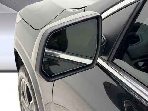 Used 2018 GMC Acadia Denali w/ Technology Package FWD image 25