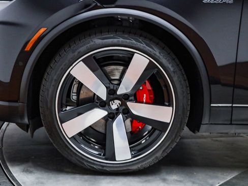 Certified 2025 Porsche Macan 4S Electric AWD/4WD image 10