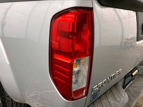 Used 2015 Nissan Frontier SV image 28