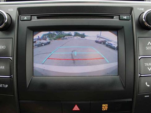 Used 2017 Toyota Camry LE FWD image 13