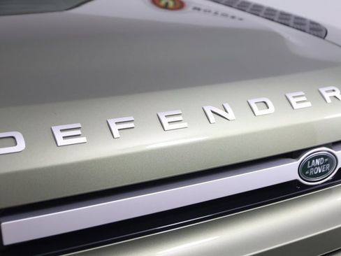 Used 2023 Land Rover Defender 110 S image 19