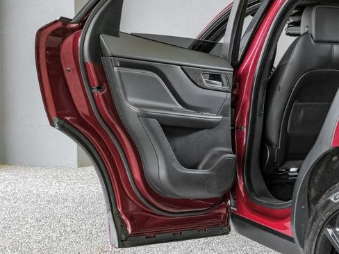 Used 2017 Jaguar F-PACE S image 53