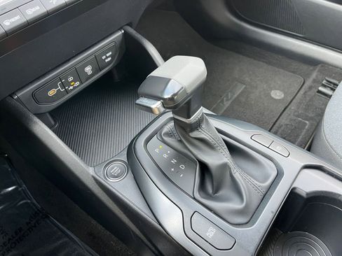 Used 2025 Kia K4 LXS image 40