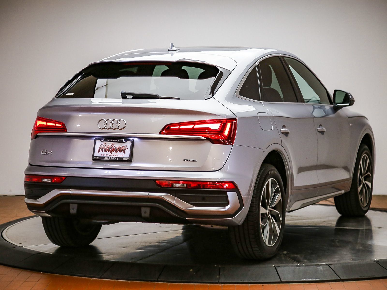 Used 2022 Audi Q5 2.0T Premium Plus w/ Premium Plus Package AWD/4WD image 5