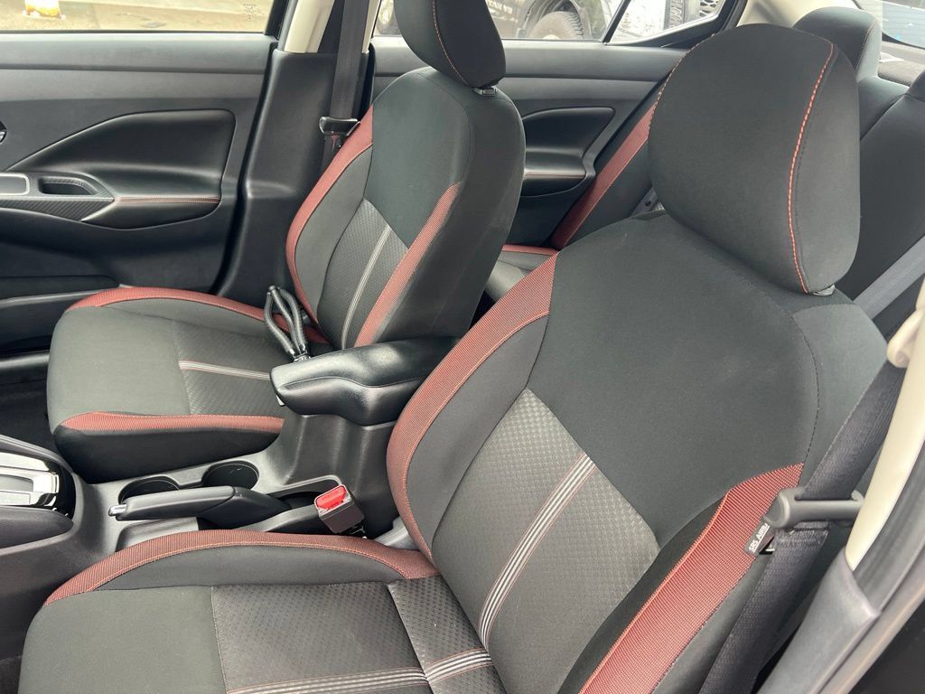 Certified 2025 Nissan Versa SR w/ Trunk Package FWD image 5