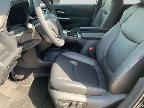 Used 2025 Toyota Sienna XLE Woodland Edition image 34