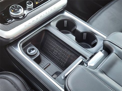 Used 2025 Ford Expedition Platinum w/ Stealth Appearance Package image 20