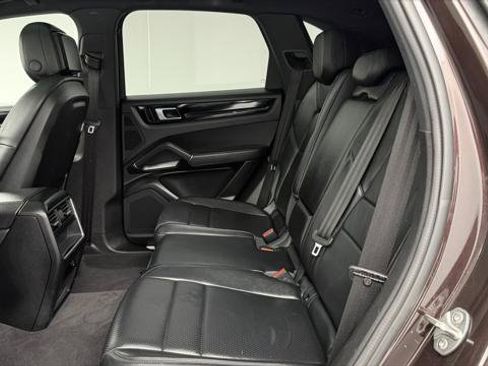 Used 2019 Porsche Cayenne AWD/4WD image 17
