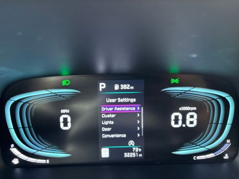 Used 2025 Kia Soul LX w/ LX Technology Package FWD image 38