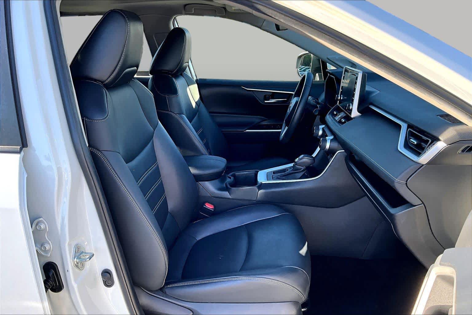 Used 2022 Toyota RAV4 XLE Premium FWD image 8