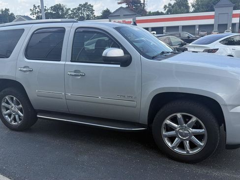 Used 2011 GMC Yukon Denali AWD/4WD image 7