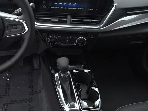 Used 2026 Chevrolet Trax ACTIV w/ Sunroof Package FWD image 16