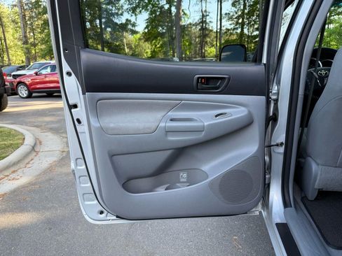 Used 2010 Toyota Tacoma PreRunner RWD image 27