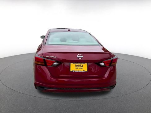 Used 2025 Nissan Altima 2.5 SV FWD image 12
