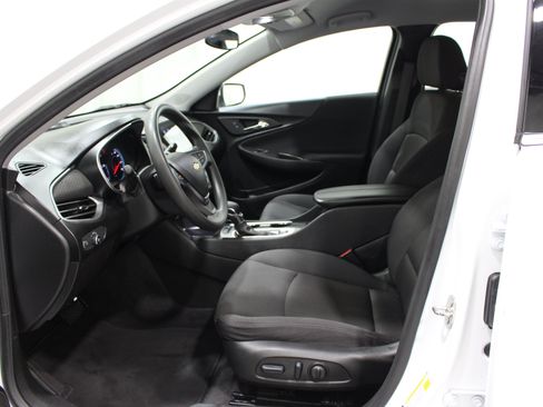 Used 2023 Chevrolet Malibu LT FWD image 3