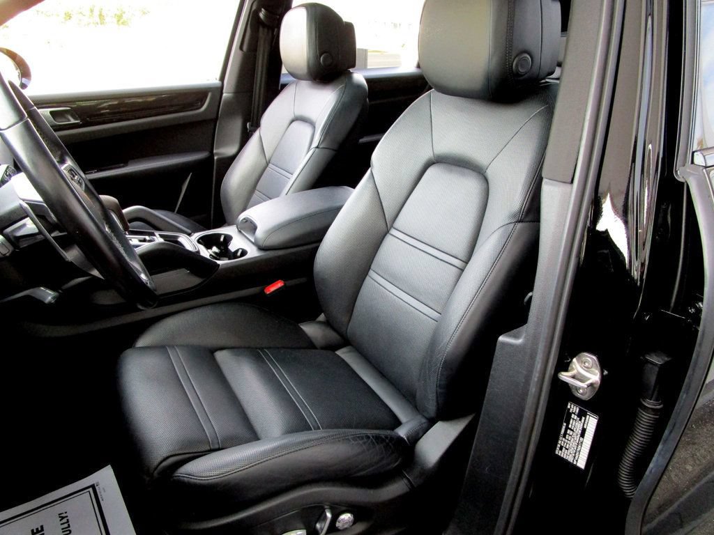 Used 2019 Porsche Cayenne AWD/4WD image 16